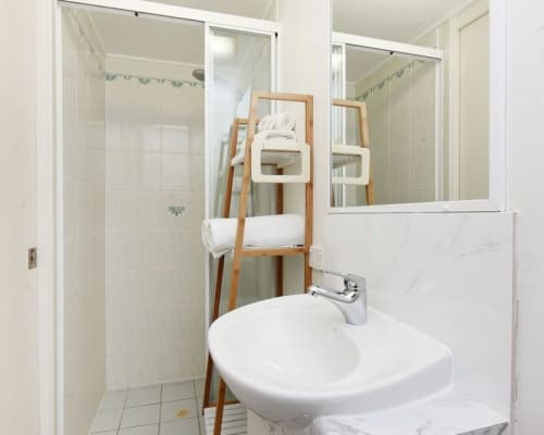 1-kings-beach-caloundra-accommodation-unit2-5