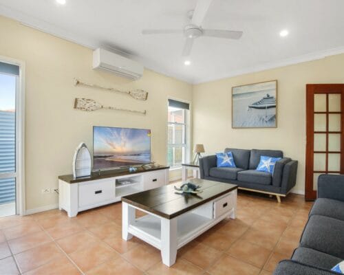 booker-unit-22-Holiday-Caloundra (19)