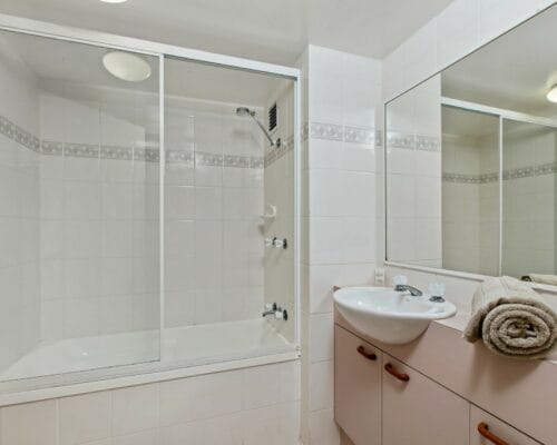 currimundi-lake-the-outlook-unit-8-Holiday-Caloundra (23)