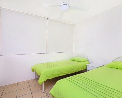 eastbourne-unit-4-Holiday-Caloundra (1)