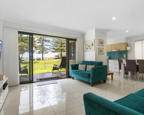 golden-beach-golden-shores-unit-1-Holiday-Caloundra (1)