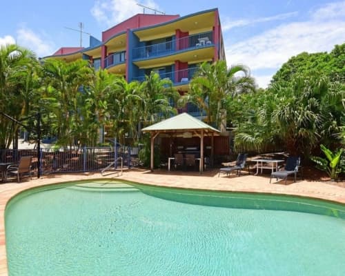 kings-beach-accommodation-pool
