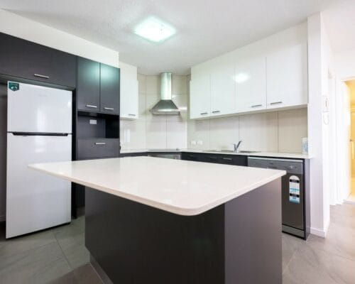 kings-beach-pacific-towers-unit-4-Holiday-Caloundra (10)
