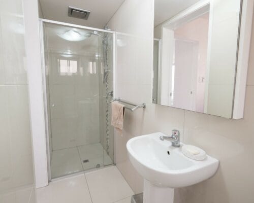 kings-beach-pacific-towers-unit-4-Holiday-Caloundra (2)