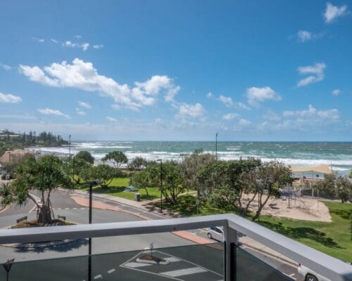 kings-beach-pacific-towers-unit-4-Holiday-Caloundra (8)