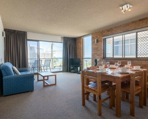 kings-beach-san-clemente-unit-2-Holiday-Caloundra (11)