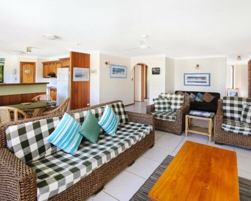 kings-beach-shanana-unit-3-Holiday-Caloundra (1)