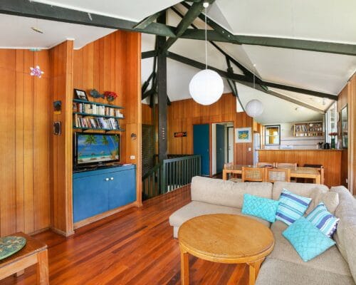 pet-friendly-beach-shack-ngungun-unit-14-Holiday-Caloundra (10)