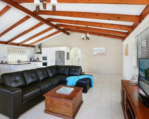 pet-friendly-michael-39-Holiday-Caloundra (4)